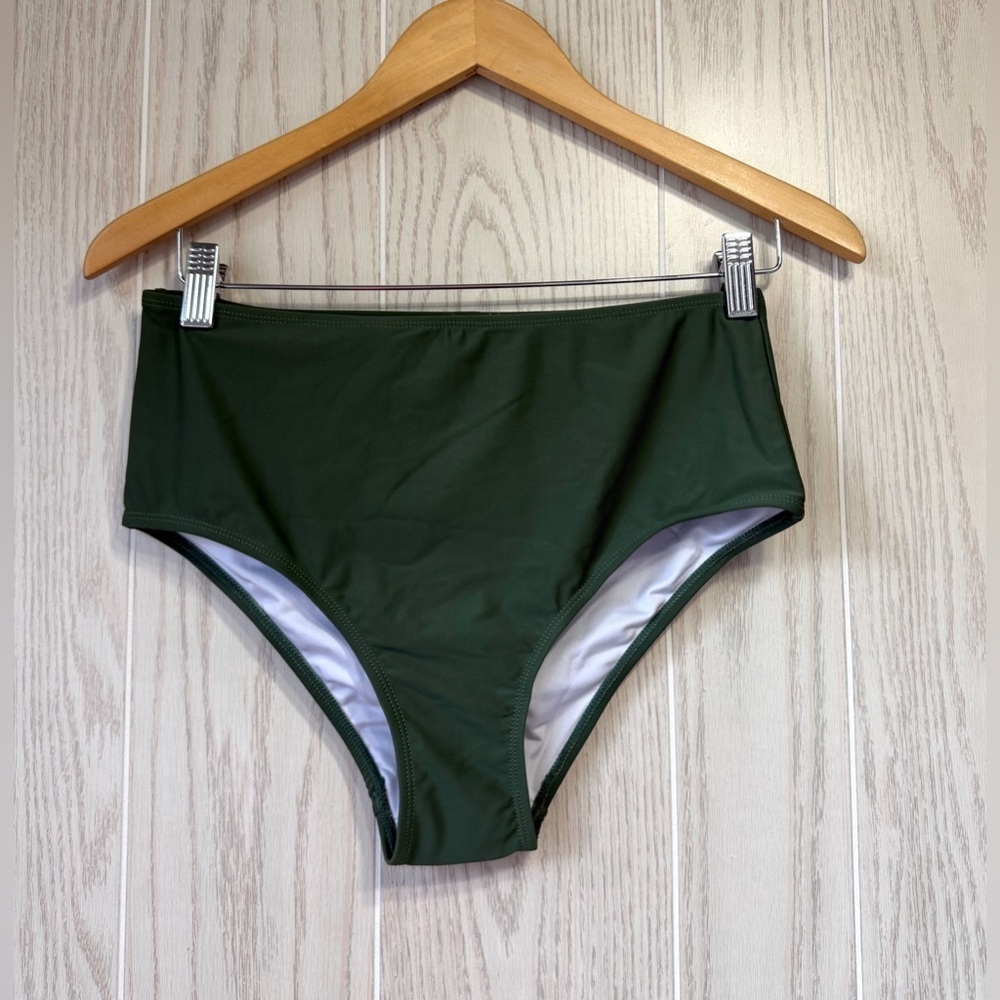 Beachsissi High-Waisted Bikini Bottom
Size Medium NWOT